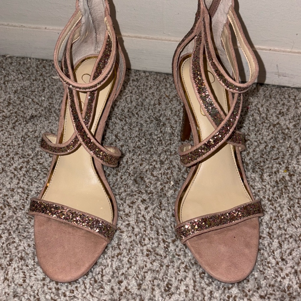 Beautiful worn once for a wedding absolutely stunning got many compliments.